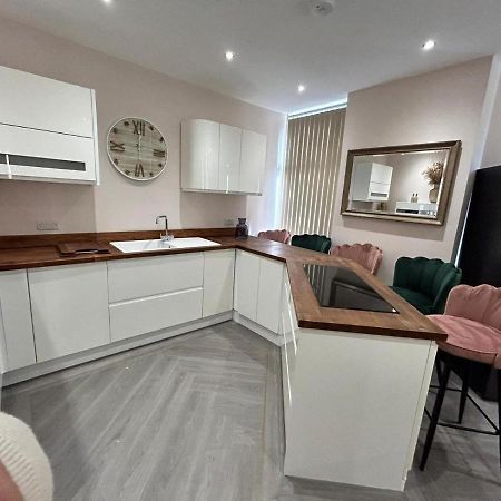 Strawberry Fields Suite By Sasco Apartments Blackpool Ngoại thất bức ảnh
