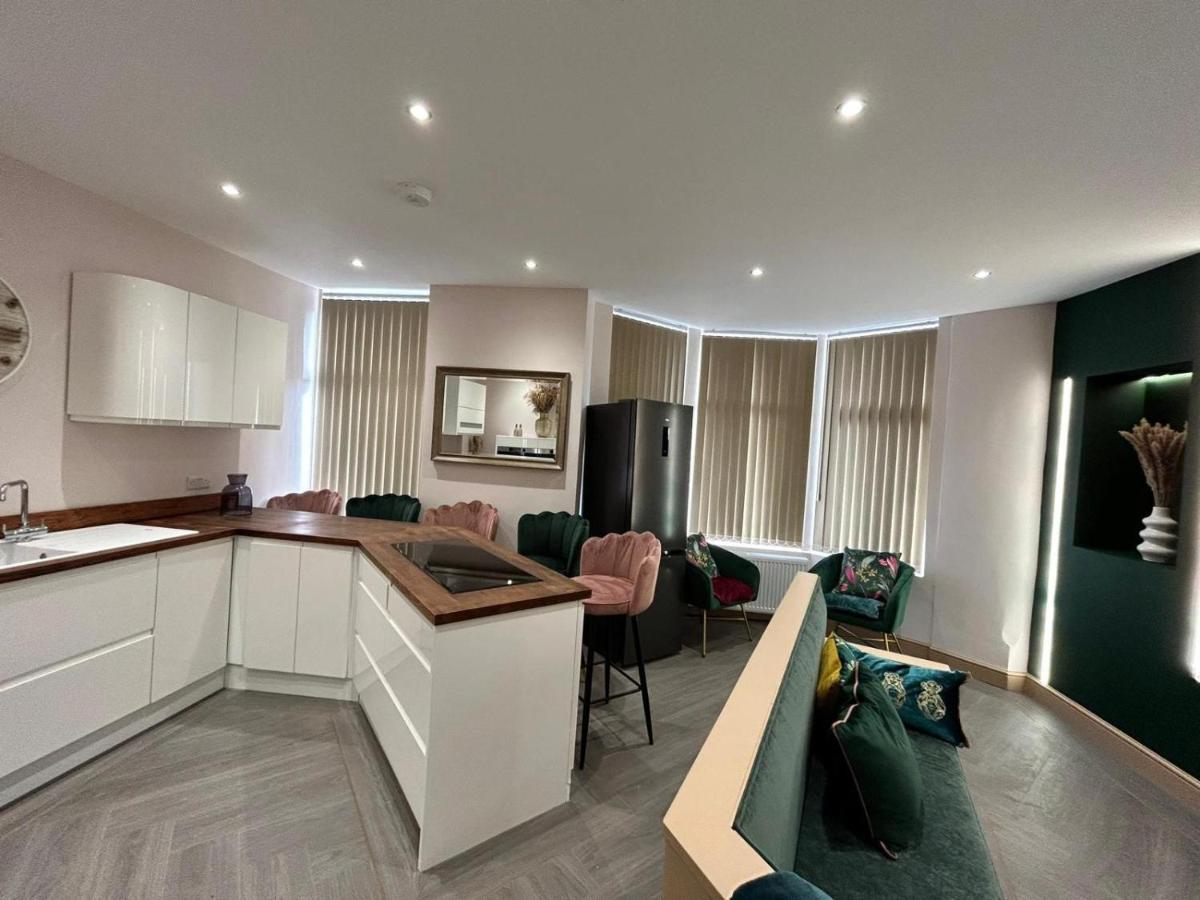 Strawberry Fields Suite By Sasco Apartments Blackpool Ngoại thất bức ảnh